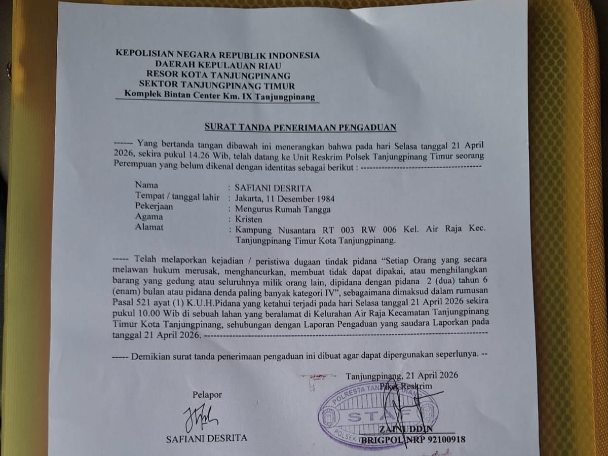 Laporan Safiani Desrita, warga Kampung Nusantara RT 003 RW 006, Kelurahan Air Raja, yang merupakan istri almarhum Turnip. Ia melaporkan kejadian itu ke Polsek Tanjungpinang Timur pada Selasa (21/4/2026), terkait dugaan perusakan pagar di lahan yang selama ini dikelola keluarganya. (Foto: istimewa)