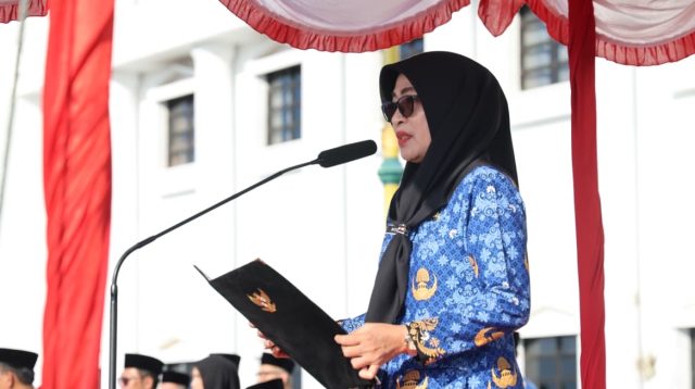 Sekdaprov Kepri membacakan sambutan Menteri Komunikasi dan Digital Republik Indonesia, Meutya Viada Hafid, dalam Upacara Peringatan ke-118 Hari Kebangkitan Nasional Tahun 2026 di Lapangan Upacara Kantor Gubernur Kepri, Dompak, Tanjungpinang, Rabu (20/5/2026).
