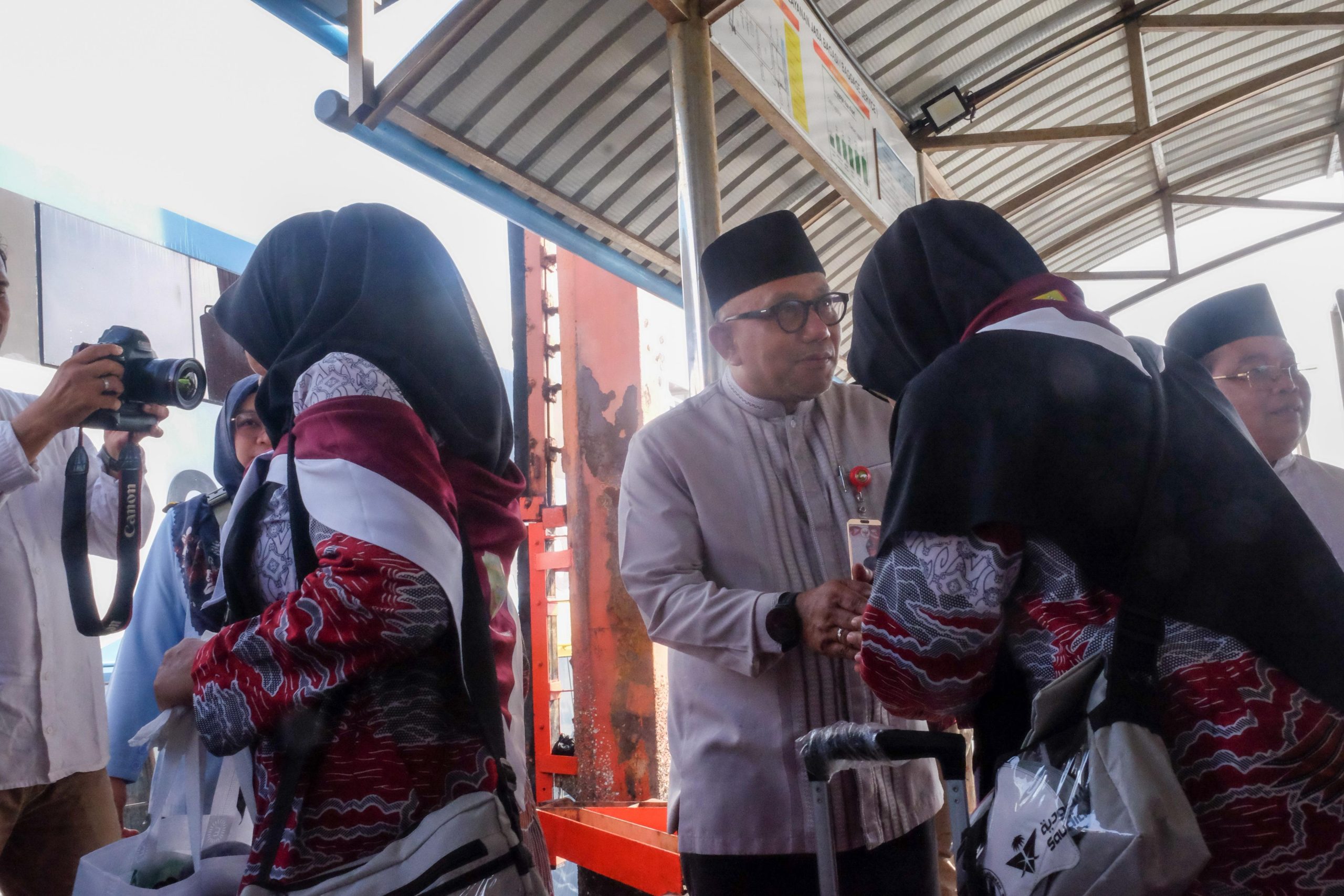 Sebanyak 144 Jemaah Calon Haji (JCH) Kota Tanjungpinang tahun 1447 H/2026 M diberangkatkan melalui Pelabuhan Internasional Sri Bintan Pura Tanjungpinang, Selasa (21/4/2026)