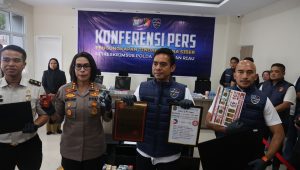 Direktorat Reserse Kriminal Khusus (Ditreskrimsus) Polda Kepulauan Riau membongkar dugaan jaringan perjudian online internasional yang beroperasi di Kota Batam.