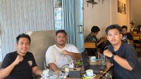 Ketua KNPI Kota Tanjungpinang Dimas Prayoga, Ketua HIMA PERSIS Tanjungpinang-Bintan Muhammad Zhein Noor Ramadhan, dan Ketua GMNI Tanjungpinang Gabriel Renaldi Hutauruk, dalam suatu kesempatan diskusi, Mei 2026. (F-dimas) Ketua KNPI Kota Tanjungpinang Dimas Prayoga, Ketua HIMA PERSIS Tanjungpinang-Bintan Muhammad Zhein Noor Ramadhan, dan Ketua GMNI Tanjungpinang Gabriel Renaldi Hutauruk, dalam suatu kesempatan diskusi, Mei 2026. (F-dimas)