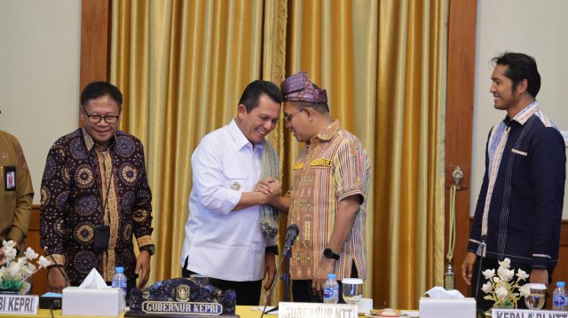 Pertemuan Gubernur Kepulauan Riau, Ansar Ahmad, dengan Gubernur NTT, Emanuel Melkiades Laka Lena, di Gedung Daerah, Tanjungpinang, Senin (11/5/2026)