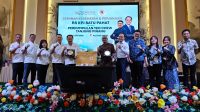 Ketua Perkumpulan Teo Chew Tanjungpinang, Hartojo (Among), bersama perwakilan RS KPJ Batu Pahat, Malaysia, menandatangani nota kesepahaman kerja sama pelayanan kesehatan di Alltrue Hotel Tanjungpinang, Sabtu (6/6/2026). Kerja sama ini bertujuan memperluas akses layanan kesehatan bagi masyarakat Kepulauan Riau dan Indonesia dengan berbagai kemudahan fasilitas pengobatan di Malaysia. (Foto : Aji Anugraha)