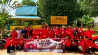 Pengurus DPC PDI Perjuangan di Tanjungpinang, Kepulauan Riau saat gotong royong membersihkan makam Sultan Sulaiman Badrul Alamsyah, di Sei Carang ,Tanjungpinang, Sabtu (27/6/2026) sempena memperingati Bulan Bung Karno (Foto: Humas PDIP)