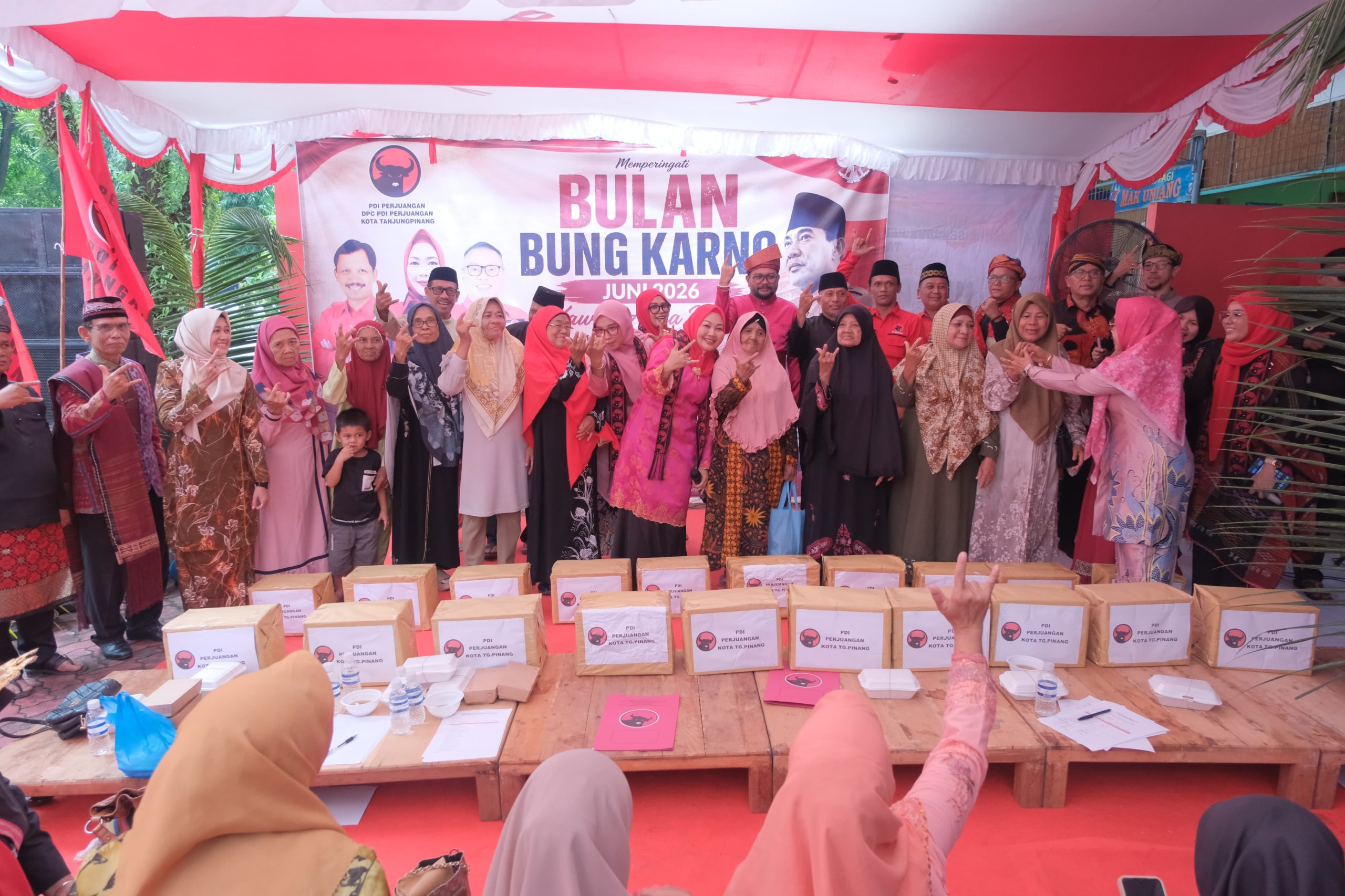 DPC PDI Perjuangan Tanjungpinang saat menggelar Bulan Bung Karno, di Sekretariat DPC PDI Perjuangan Tanjungpinang, Minggu (28/6/2026)