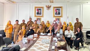 Kepala BPSDM Kepri Any Lindawati membuka Program Magang ASN DIGI-GO Internship 2026 di Collaboration Room Diskominfo Kepri, Selasa (9/6). Program ini diikuti 10 ASN dari lima OPD sebagai upaya memperkuat kompetensi digital aparatur dan mendukung percepatan transformasi digital pemerintahan di lingkungan Pemprov Kepri.