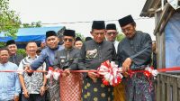fb6ea57d-d452-405f-a39f-529c2ebeef31 Gubernur Kepri Ansar Ahmad saat meresmikan Tambatan Perahu Nelayan di Kelurahan Teluk Umah (Leho), Kecamatan Tebing, Kabupaten Karimun, Jumat (29/5)