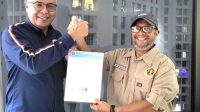 Ketua PWI Pusat, Akhmad Munir dan Ketua PWI Kepri, Saibansah Dardani (Foto: PWI Kepri)