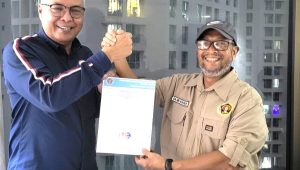 Ketua PWI Pusat, Akhmad Munir dan Ketua PWI Kepri, Saibansah Dardani (Foto: PWI Kepri)