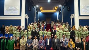 Bupati Kepulauan Anambas, Aneng, saat menghadiri Pelantikan dan Pengambilan Sumpah Dokter Program Studi Profesi Dokter Fakultas Kedokteran Universitas Batam, Kamis (30/7/2026).