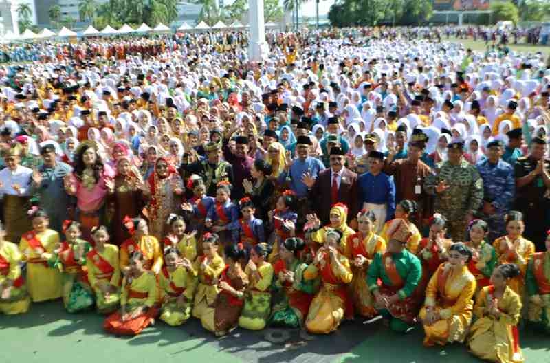 Ketua DPRD Kota Batam Muhammad Kamaluddin bersama Wakil Ketua II DPRD Batam Budi Mardiyanto dan anggota Komisi IV Muhammad Yunus menghadiri Upacara Peringatan Hari Pendidikan Nasional (Hardiknas) Tingkat Kota Batam Tahun 2026 di Dataran Engku Putri, Senin (11/5/2026).
