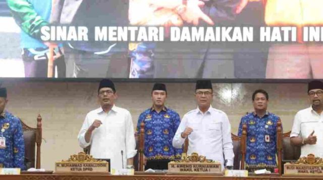 DPRD Kota Batam menggelar rapat paripurna dengan agenda penyampaian tanggapan dan jawaban Wali Kota Batam terhadap pemandangan umum fraksi-fraksi atas Rancangan Peraturan Daerah (Ranperda) tentang Pertanggungjawaban Pelaksanaan APBD Kota Batam Tahun Anggaran 2025, Rabu (17/6/2026).