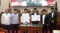 DPRD Kota Batam mengesahkan Rancangan Peraturan Daerah (Ranperda) tentang Penyelenggaraan Prasarana, Sarana dan Utilitas Umum (PSU) Perumahan menjadi Peraturan Daerah (Perda) dalam rapat paripurna di ruang sidang utama DPRD Batam, Rabu (24/6/2026).