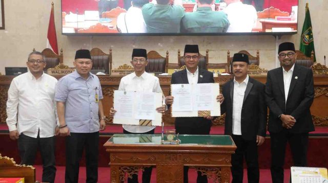 DPRD Kota Batam mengesahkan Rancangan Peraturan Daerah (Ranperda) tentang Penyelenggaraan Prasarana, Sarana dan Utilitas Umum (PSU) Perumahan menjadi Peraturan Daerah (Perda) dalam rapat paripurna di ruang sidang utama DPRD Batam, Rabu (24/6/2026).