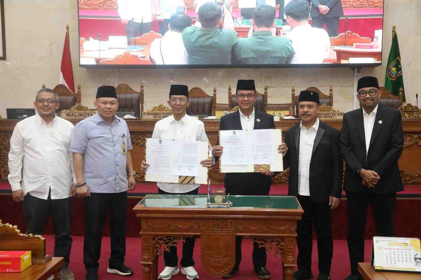 DPRD Kota Batam mengesahkan Rancangan Peraturan Daerah (Ranperda) tentang Penyelenggaraan Prasarana, Sarana dan Utilitas Umum (PSU) Perumahan menjadi Peraturan Daerah (Perda) dalam rapat paripurna di ruang sidang utama DPRD Batam, Rabu (24/6/2026).