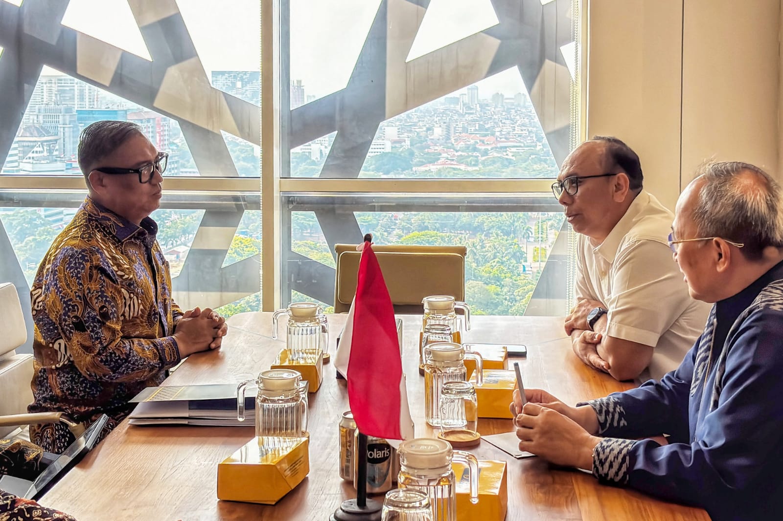 Wakil Gubernur Kepri, Nyanyang Haris Pratamura beraudiensi dengan Dirjen Penyelenggaraan Pos dan Informatika Kementrian KomDigi di Kantor Direktorat Jenderal Infrastruktur Digital, Menara Danareksa, Jakarta, Kamis (6/8/2026). (Banhub Kepri)