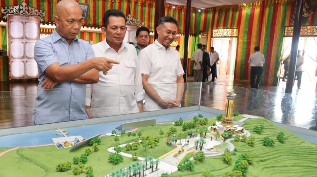 Gubernur Kepulauan Riau, Ansar Ahmad membawa Jaksa Agung Muda Bidang Intelijen (JAM-Intel) Kejaksaan Agung RI, Reda Manthovani menelusuri jejak sejarah dan budaya Melayu di Pulau Penyengat, Kota Tanjungpinang, Selasa (25/8/2026).