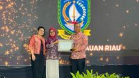 Wakil Gubernur Kepri Nyanyang Haris Pratamura saat menerima penghargaan sebagai Provinsi dengan Kinerja Penuh dari Lembaga Kebijakan Pengadaan Barang/Jasa Pemerintah (LKPP) 2026, di Plaza Gedung LKPP, Jakarta, Selasa (11/8/2026). Wakil Gubernur Kepri Nyanyang Haris Pratamura saat menerima penghargaan sebagai Provinsi dengan Kinerja Penuh dari Lembaga Kebijakan Pengadaan Barang/Jasa Pemerintah (LKPP) 2026, di Plaza Gedung LKPP, Jakarta, Selasa (11/8/2026).