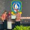 Wakil Gubernur Kepri Nyanyang Haris Pratamura saat menerima penghargaan sebagai Provinsi dengan Kinerja Penuh dari Lembaga Kebijakan Pengadaan Barang/Jasa Pemerintah (LKPP) 2026, di Plaza Gedung LKPP, Jakarta, Selasa (11/8/2026).