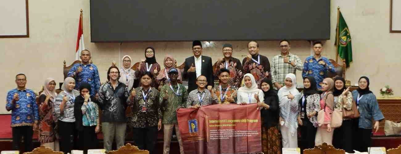 Ketua DPRD Kota Batam H Muhammad Kamaluddin, saat menerima kunjungan studi mahasiswa Fakultas Hukum Program Internasional Universitas Islam Indonesia (UII) Yogyakarta, di Gedung DPRD Kota Batam, Senin (27/4/2026)