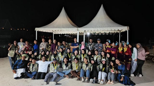 Foto bersama mahasiswa Kuliah Kerja Nyata-Pembelajaran Pemberdayaan Masyarakat (KKN-PPM) Universitas Gadjah Mada (UGM), di Anambas, Selasa (4/8/2026)