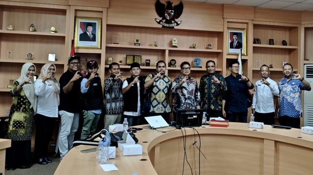 Persatuan Wartawan Indonesia (PWI) Kepulauan Riau menghadiri Forum Konsultasi Publik (FKP) yang diselenggarakan Dinas Komunikasi dan Informatika (Diskominfo) Provinsi Kepulauan Riau di Lantai 3 Kantor Gubernur Kepri, Dompak, Tanjungpinang, Kamis (6/8/2026).