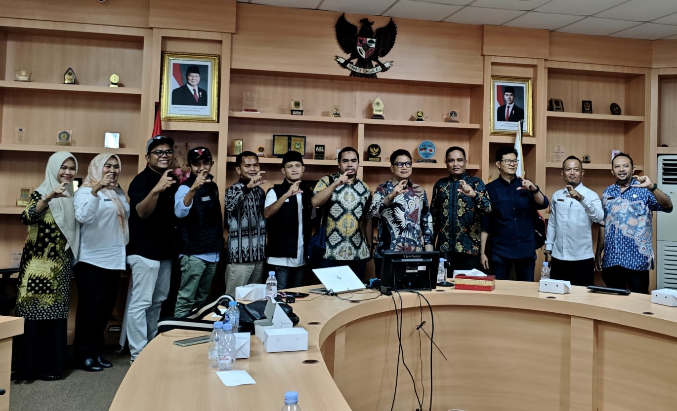 Persatuan Wartawan Indonesia (PWI) Kepulauan Riau menghadiri Forum Konsultasi Publik (FKP) yang diselenggarakan Dinas Komunikasi dan Informatika (Diskominfo) Provinsi Kepulauan Riau di Lantai 3 Kantor Gubernur Kepri, Dompak, Tanjungpinang, Kamis (6/8/2026).