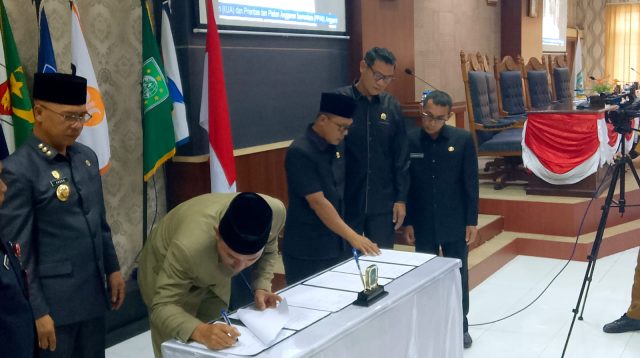 DPRD Kabupaten Kepulauan Anambas, saat Penandatanganan Nota Kesepakatan Kebijakan Umum Anggaran (KUA) dan Prioritas Plafon Anggaran Sementara (PPAS) APBD Tahun Anggaran 2027, di Lantai I Ruang Paripurna DPRD Kabupaten Kepulauan Anambas, Senin (10/8/2026). (F-Fendi/pijarkepri.com)