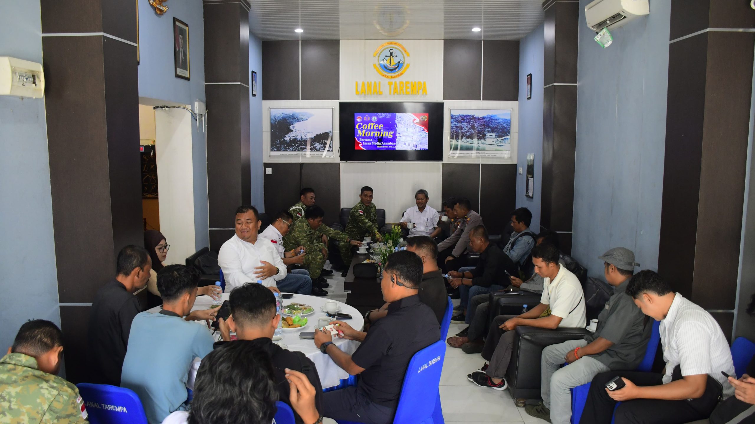 Pangkalan TNI Angkatan Laut (Lanal) Tarempa memperkuat sinergi dengan insan pers melalui kegiatan coffee morning bersama wartawan media massa se-Kabupaten Kepulauan Anambas, di Mako Lanal Tarempa, Kecamatan Siantan, Rabu (12/8/2026)