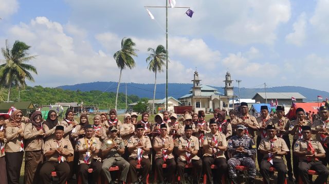 Upacara peringatan Hari Pramuka Nasional ke-65 digelar di Lapangan Bola Kaki Desa Air Putih, Kecamatan Siantan Timur, Kabupaten Kepulauan Anambas, Jumat (14/8/2026). (F-fendi)