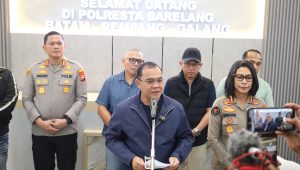 Wakil Kepala Bareskrim Polri Irjen Pol. Nunung Syaifuddin, sar konferensi pers di Mapolresta Barelang, Minggu (16/8/2026). (F-HPB) Wakil Kepala Bareskrim Polri Irjen Pol. Nunung Syaifuddin, sar konferensi pers di Mapolresta Barelang, Minggu (16/8/2026). (F-HPB)