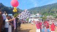Ribuan pelajar dan mahasiswa mengenakan pakaian adat dari berbagai daerah memadati Lapangan Bola Kaki Sulaiman Abdullah, Tarempa, Kabupaten Kepulauan Anambas, Selasa (18/8/2026). Ribuan pelajar dan mahasiswa mengenakan pakaian adat dari berbagai daerah memadati Lapangan Bola Kaki Sulaiman Abdullah, Tarempa, Kabupaten Kepulauan Anambas, Selasa (18/8/2026).