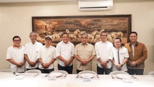 Ketua MPR RI Ahmad Muzani saat menerima Ketua PWI Lampung Wirahadikusuma bersama jajaran di rumah dinas Ketua MPR RI, Kompleks Widya Chandra, Jakarta, Selasa (18/8/2026). Ketua MPR RI Ahmad Muzani saat menerima Ketua PWI Lampung Wirahadikusuma bersama jajaran di rumah dinas Ketua MPR RI, Kompleks Widya Chandra, Jakarta, Selasa (18/8/2026).