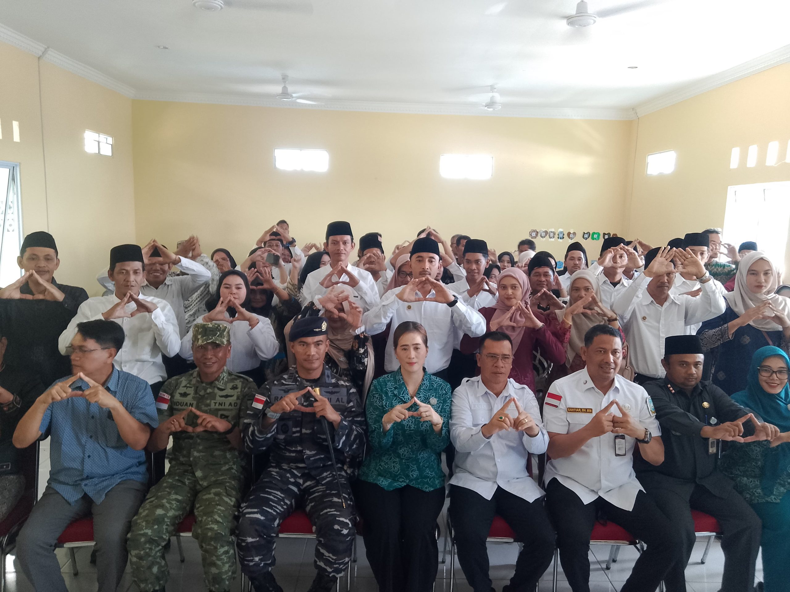 Sahtiar bersama Bupati Aneng bergerak dari Kecamatan Kute Siantan ke Kecamatan Siantan Utara untuk menghadiri pelantikan anggota BPD. Jumat (21/8/2026)