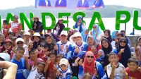 Momen bupati dan istri saat foto bersama masyarakat di kegiatan HUT ke 25 partai Demokrat pada Sabtu 23/8/2026 Momen bupati dan istri saat foto bersama masyarakat di kegiatan HUT ke 25 partai Demokrat pada Sabtu (23/8/2026)