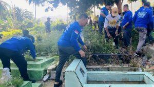 Bupati Anambas Aneng, kader dan pengurus Demokrat bersama Pemerintah Kabupaten Kepulauan Anambas turun langsung membersihkan kawasan Tempat Pemakaman Umum (TPU), Jumat (21/8/2026). Bupati Anambas Aneng, kader dan pengurus Demokrat bersama Pemerintah Kabupaten Kepulauan Anambas turun langsung membersihkan kawasan Tempat Pemakaman Umum (TPU), Jumat (21/8/2026).