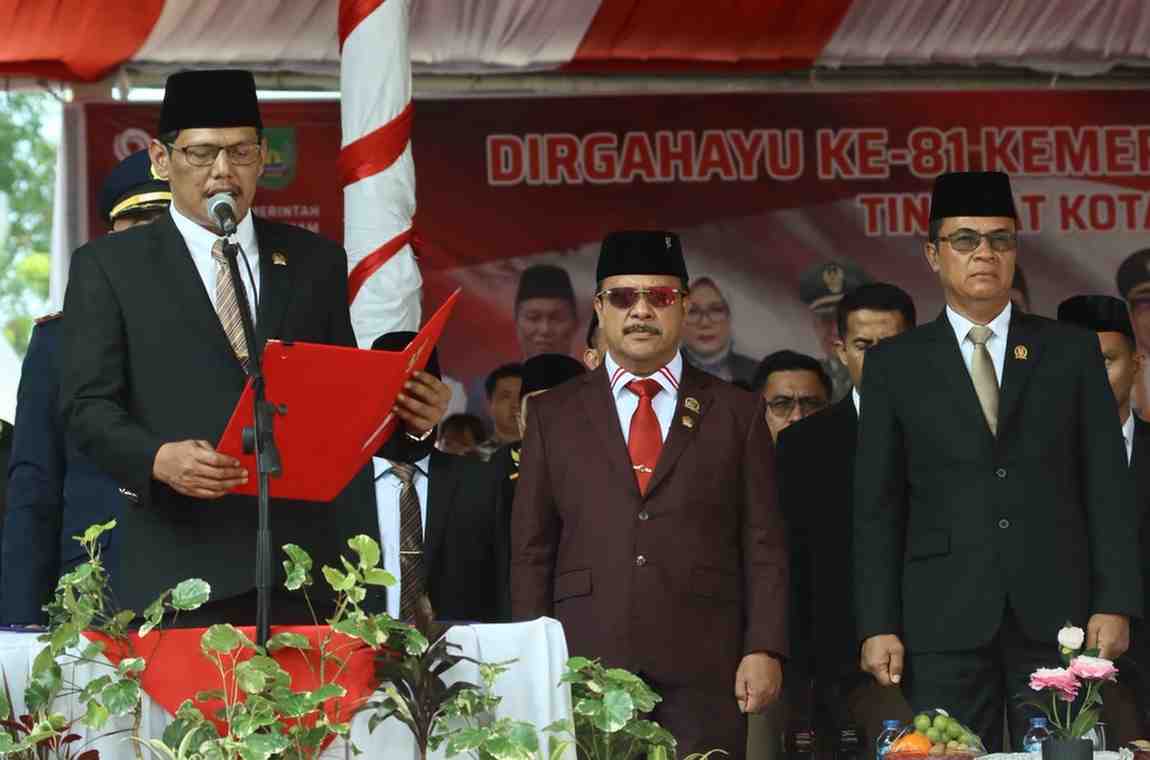 mpinan dan sejumlah anggota DPRD Kota Batam mengikuti upacara peringatan HUT ke-81 Kemerdekaan Republik Indonesia di Dataran Engku Putri, Batam Centre, Senin (17/8/2026)