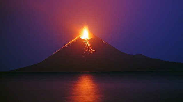 Gunung Anak Karakatau. (Foto: Wikipedia)
