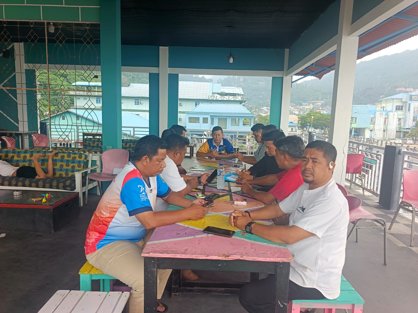 Rapat pembentukan panitia kontingen Porprov KONI Kabupaten Kepulauan Anambas. Berlangsung di rumah makan siantanur kelurahan Tarempa kecamatan Siantan