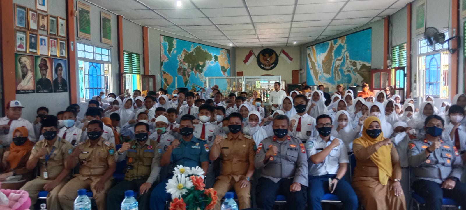 BPBD Anambas Salurkan 24.498 Masker ke 10 Kecamatan, Pembagian Simbolis di SD 1 Siantan