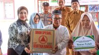 Ketua TP-PKK Kabupaten Bintan Hafizha Rahmadhani bersama BAZNAS Kabupaten Bintan menyerahkan bantuan kepada penghuni Rumah Bahagia dalam kegiatan silaturahmi, Selasa (8/9/2026). Ketua TP-PKK Kabupaten Bintan Hafizha Rahmadhani bersama BAZNAS Kabupaten Bintan menyerahkan bantuan kepada penghuni Rumah Bahagia dalam kegiatan silaturahmi, Selasa (8/9/2026).