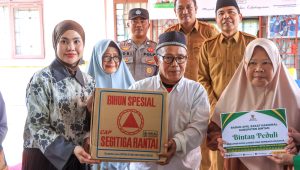 Ketua TP-PKK Kabupaten Bintan Hafizha Rahmadhani bersama BAZNAS Kabupaten Bintan menyerahkan bantuan kepada penghuni Rumah Bahagia dalam kegiatan silaturahmi, Selasa (8/9/2026). Ketua TP-PKK Kabupaten Bintan Hafizha Rahmadhani bersama BAZNAS Kabupaten Bintan menyerahkan bantuan kepada penghuni Rumah Bahagia dalam kegiatan silaturahmi, Selasa (8/9/2026).