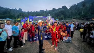 Tebang FC keluar sebagai juara turnamen sepak bola dalam rangka HUT ke-18 Desa Candi dan HUT ke-16 Karang Taruna Teluk Nyabuk 2026 setelah menundukkan Gudang Baru melalui drama adu penalti 5-4, di Lapangan Sepak Bola Desa Candi, Sabtu (12/9/2026). Tebang FC keluar sebagai juara turnamen sepak bola dalam rangka HUT ke-18 Desa Candi dan HUT ke-16 Karang Taruna Teluk Nyabuk 2026 setelah menundukkan Gudang Baru melalui drama adu penalti 5-4, di Lapangan Sepak Bola Desa Candi, Sabtu (12/9/2026).
