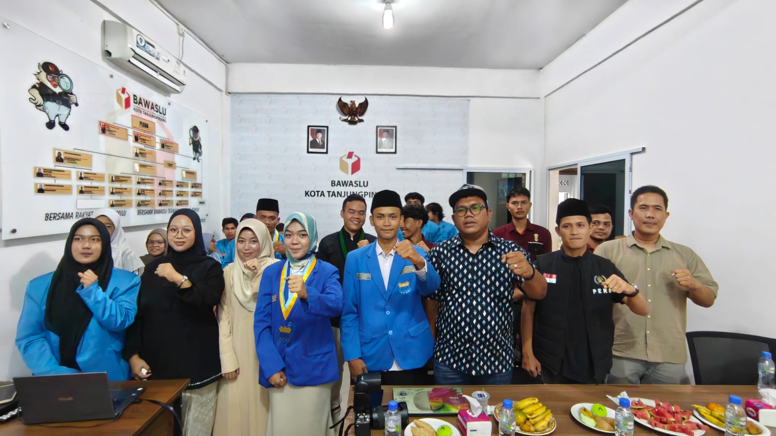 PC PMII Tanjungpinang Bintan bersama PWI Tanjungpinang meluncurkan program Ruang Nalar sebagai wadah diskusi, penguatan literasi dan pengembangan gagasan mahasiswa serta pemuda, di Kantor Bawaslu Kota Tanjungpinang, Minggu (13/9/2026).