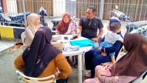 Enam warga Desa Lingai, Kecamatan Siantan Selatan, Kabupaten Kepulauan Anambas, menerima kartu bantuan Program Keluarga Harapan (PKH) melalui Bank BRI di Tarempa, Rabu (16/9/2026).