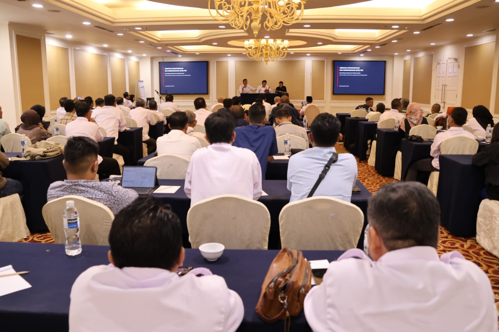 PWI Kepri saat menggelar Orientasi Keorganisasian Kewartawanan (OKK) PWI Kepri, di Harmoni One Batam, Kamis (17/9/2026)