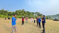 Ketua KONI Anambas Muslim bersama jajaran pengurus meninjau langsung latihan atlet di Lapangan Bola Rintis, Kecamatan Siantan, Rabu (16/9/2026).