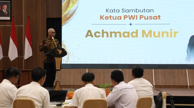 Ketua Umum Persatuan Wartawan Indonesia (PWI) Pusat, Akhmad Munir, secara resmi membuka Uji Kompetensi Wartawan (UKW) PWI Kepulauan Riau (Kepri) 2026 di Balairung Sari, BP Batam, Jumat (18/9/2026).