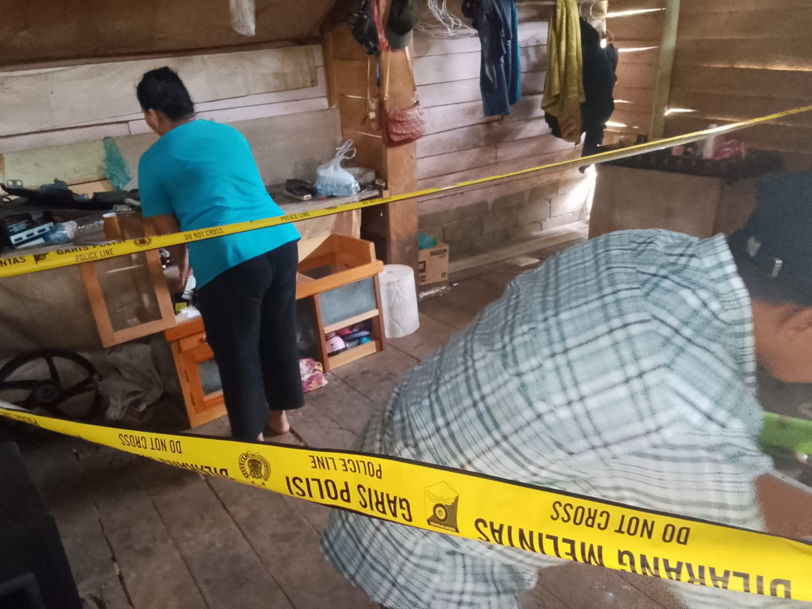 Warga Jalan Air Belimbing, Desa Batu Berapit, Kecamatan Jemaja, Kabupaten Kepulauan Anambas, dikejutkan dengan penemuan seorang pria berinisial SR dalam kondisi meninggal dunia di dalam rumahnya, Minggu (20/9/2026) pagi.