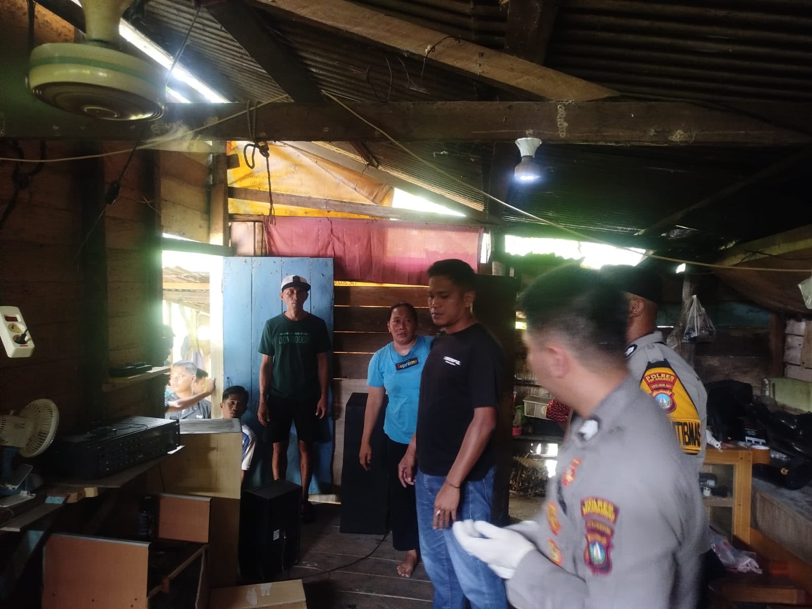 Seorang pria berinisial S (44) ditemukan meninggal dunia di dalam rumahnya di Kecamatan Jemaja, Kabupaten Kepulauan Anambas, Kepulauan Riau, Minggu (20/9/2026) sekitar pukul 07.00 WIB.